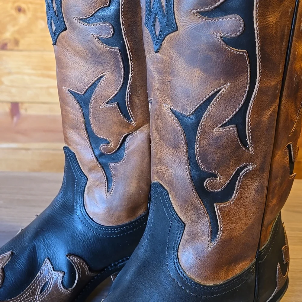 Boulet Snip Toe Boots - Picture 2 of 5